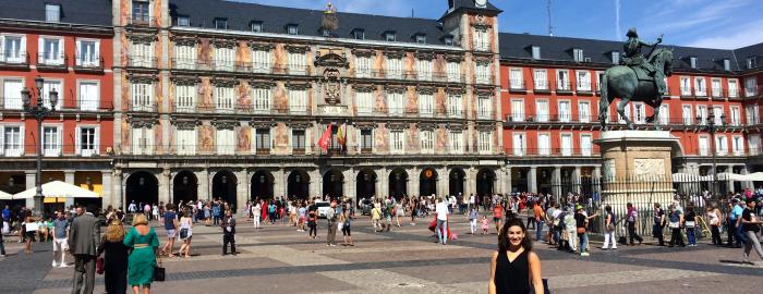 Marissa exploring el Plaza Mayor in Madrid, during one of her first days in the city.