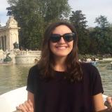 Katherine rowing a boat in el Parque del Retiro.